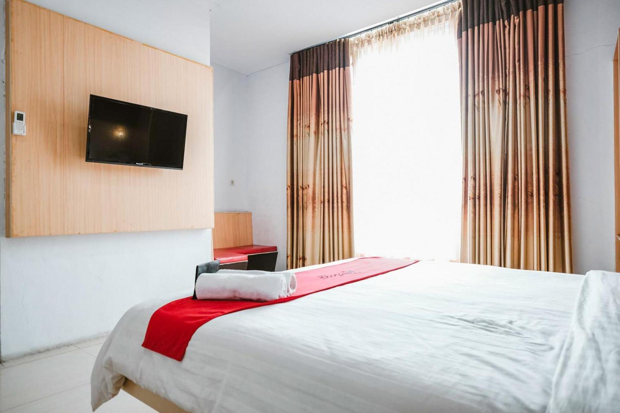 Reddoorz Premium At Hotel T-One Jambi Tanjungjohor Exterior photo