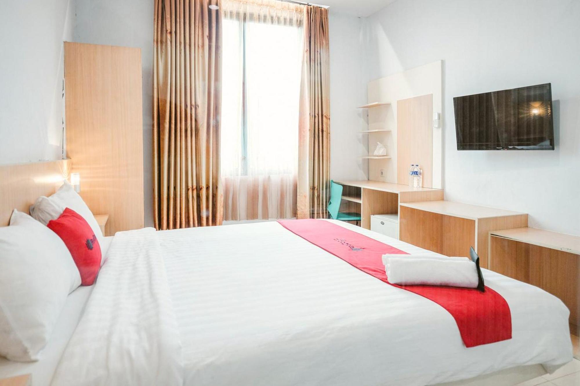 Reddoorz Premium At Hotel T-One Jambi Tanjungjohor Exterior photo