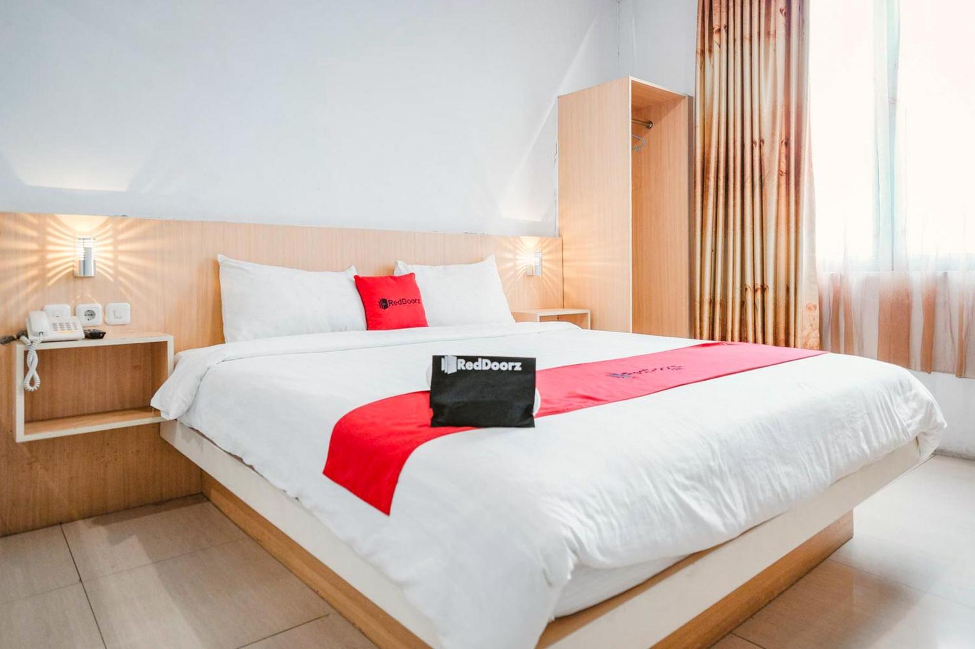 Reddoorz Premium At Hotel T-One Jambi Tanjungjohor Exterior photo
